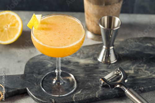 Obraz na płótnie Boozy Refreshing Applejack Rabbit Cocktail