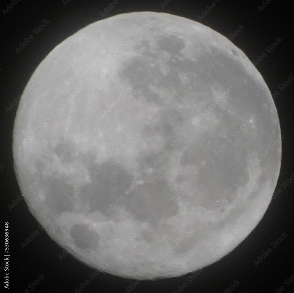Obraz premium full moon over black