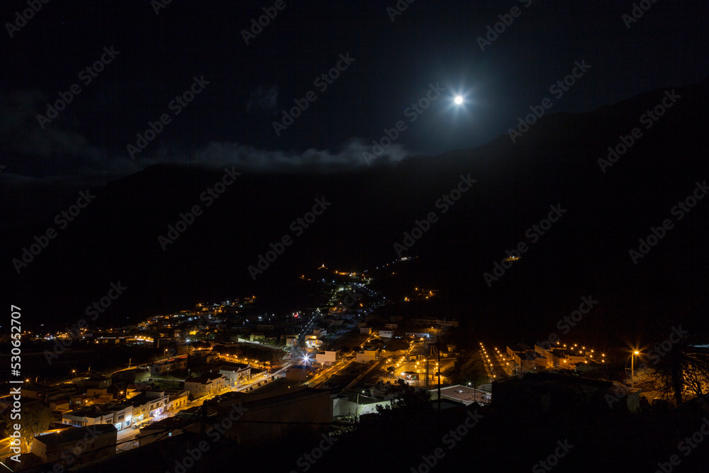 fotografía nocturna del campanario de joapira, municipio de la frontera, isla de el hierro, islas canarias, españa.