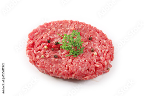 steak haché sur fond blanc 