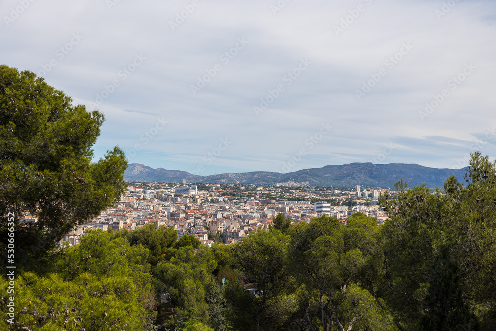 Paysage urbain de Marseille depuis la Basilique Notre-Dame de la Garde