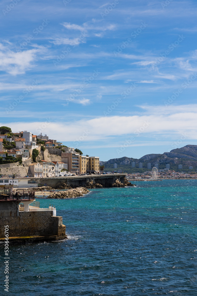 Vue sur la Corniche Kennedy et le massif de Marseilleveyre