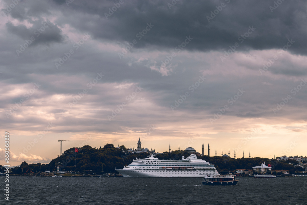 Obraz premium sunset over the sea