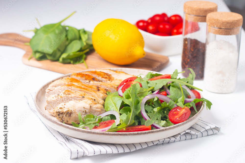 Salad with grilled chicken, fresh vegetables, spinach, ruccola, red onion and tomato. Salad with grilled chicken, fresh vegetables, spinach, ruccola, red onion and tomato.
