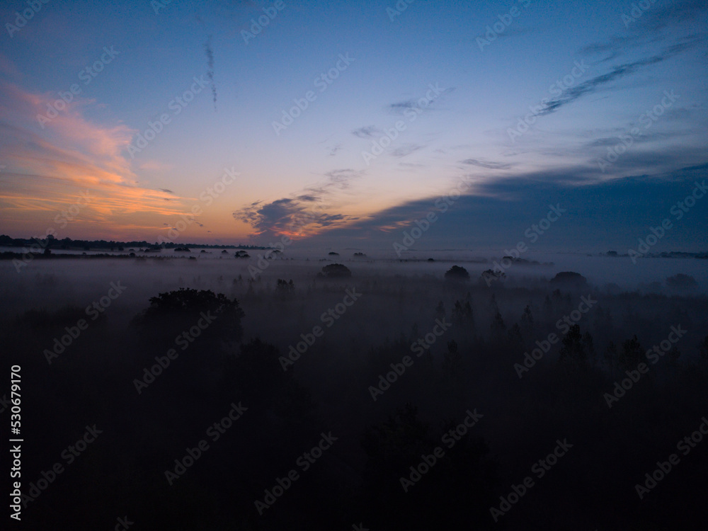 Obraz premium A misty sunrise