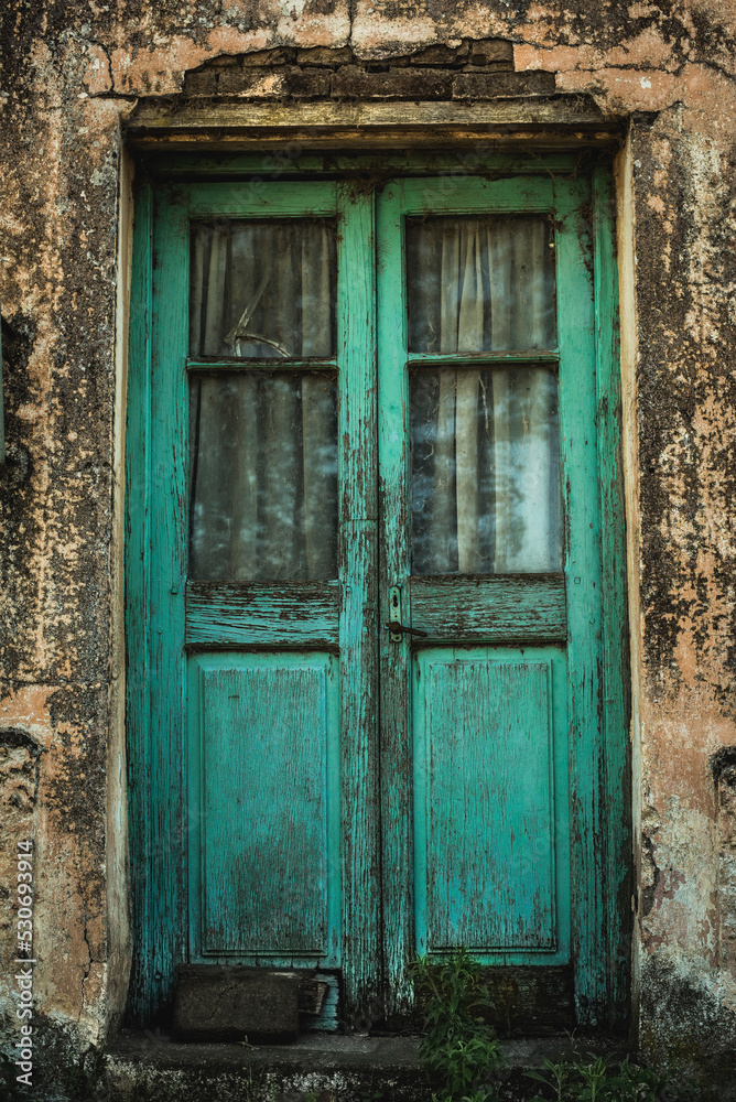 puerta verde de casa vieja 