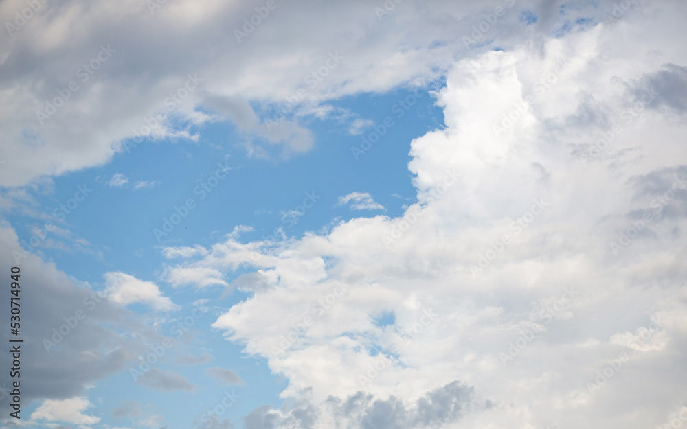 The blue sky was surrounded by white clouds. The blue sky was surrounded by white clouds.