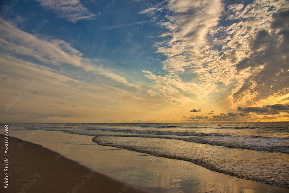 Sonnenuntergang in Bergen aan Zee in Nordholland Sonnenuntergang in Bergen aan Zee in Nordholland