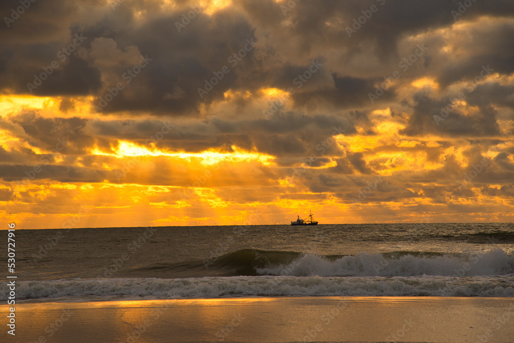 Sonnenuntergang in Bergen aan Zee in Nordholland