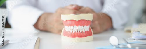 Obraz na płótnie Dentist and layout beautiful even white teeth closeup w salonie