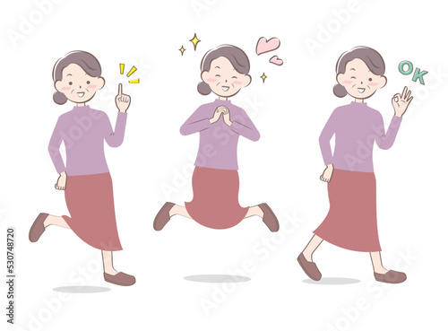 元気のあるカジュアルな服装のシニア女性