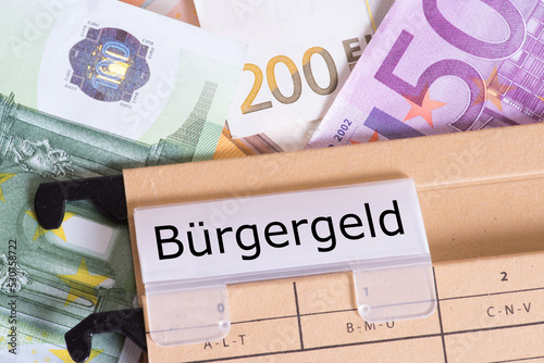 Euro Geldscheine und das Bürgergeld in Deutschland