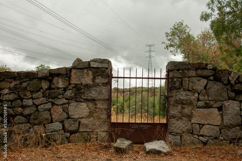 country gate
puerta rural
porte du pays
3