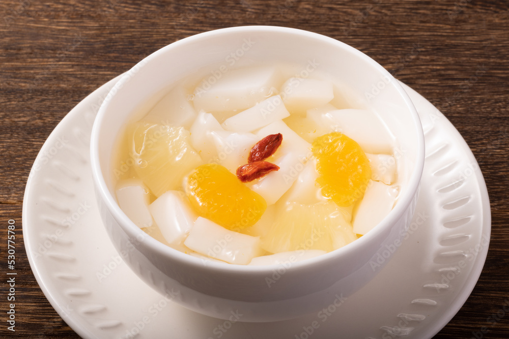 杏仁豆腐 (みかん・パイン入り) 杏仁豆腐 (みかん・パイン入り)