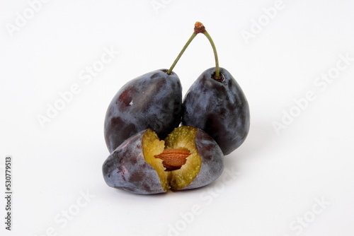 plump, fruit, autumn, crop, isolated, yellow, blue, soft, garden, sweet, enjoyment, benefit, health