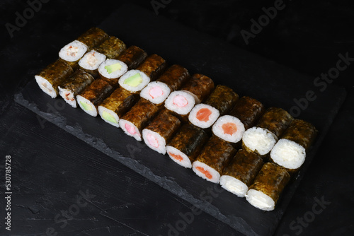 asian foods sushi rolls set