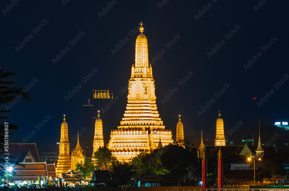 バンコク　ワット・アルン　夜景