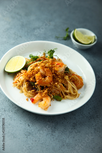 Stir fry noodles with shrimps