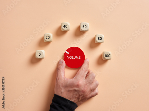 Plakat Hand turning volume control knob for minimum loudness.