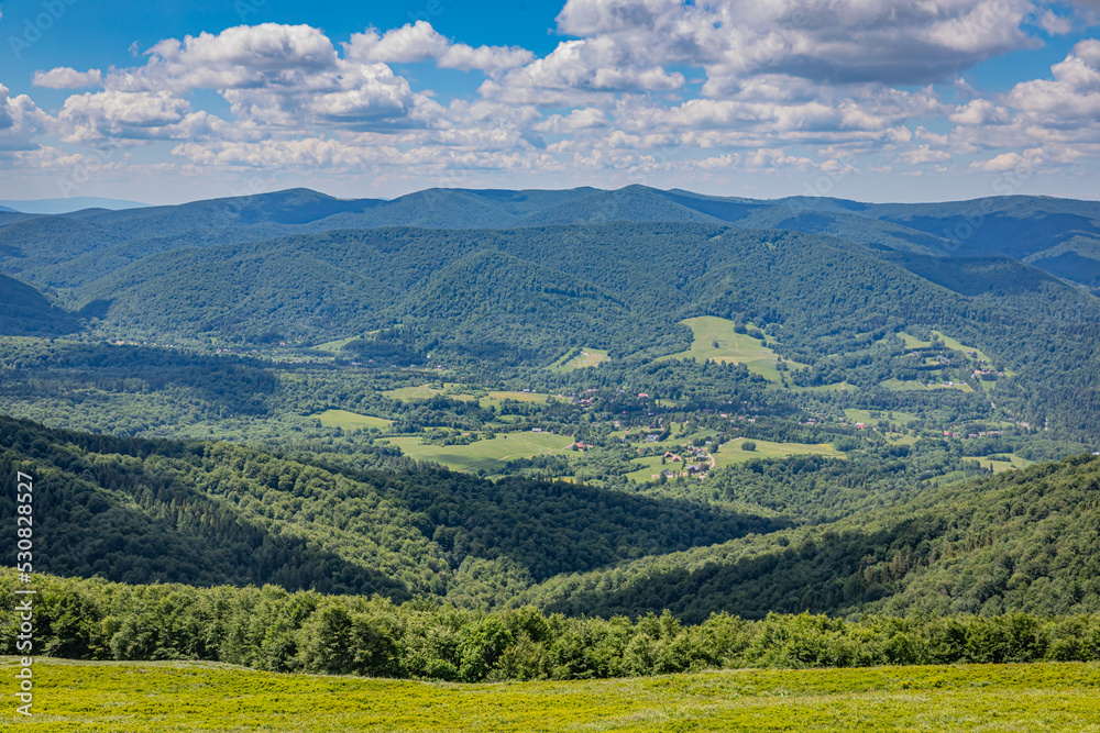 Obraz premium Beautiful mountain landscape in the Bieszczady Mountains, Poland.