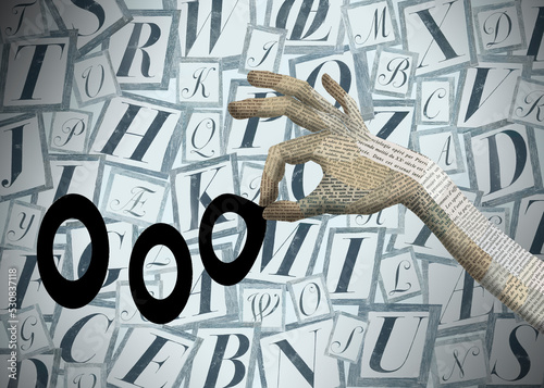 Foto Mano que coge letras de asombro