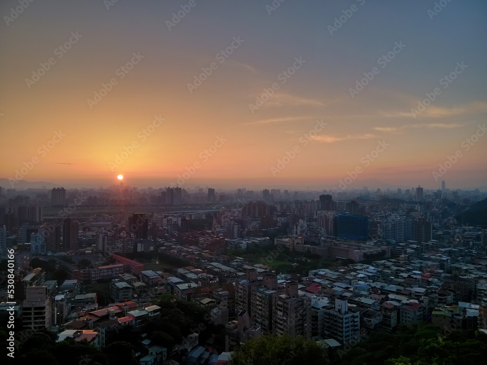 Fototapeta premium Sunset aerial view of the cityscape of Wenshan District of Taipei from Xianjiyan