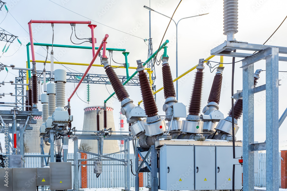 Electrical transformer, equipment for stepping up or stepping down voltage