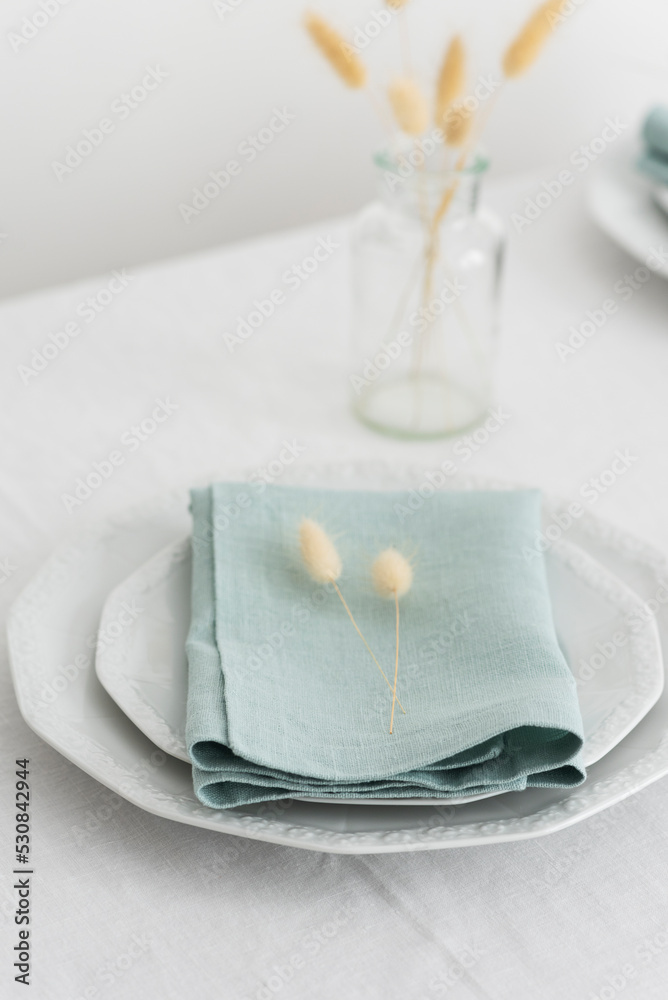 Table linens decoration with green linen napkins Table linens decoration with green linen napkins