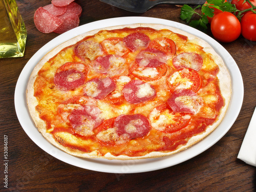 Pizza Salami - Sehr dünner Teig