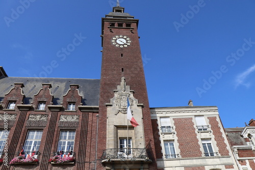 La mairie et son beffroi, tour de l'horloge, ville de Montdidier, département de la Somme, France photo