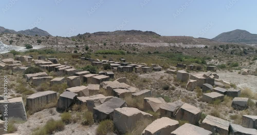 Vista aérea de bloques roca arenisca en desierto solitario