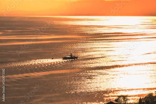 croisière sur le lac léman au coucher du soleil