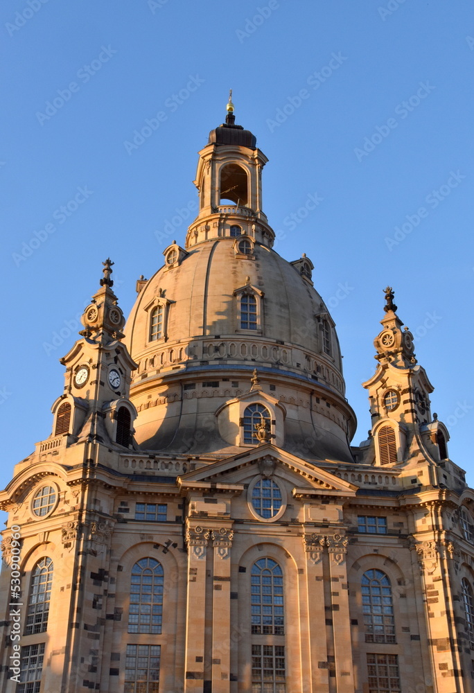 Frauenkirche in Dresden in der Abendsonne