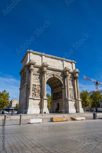 Porte d'Aix sur la Place Jules-Guesde à Marseille © Ldgfr Photos