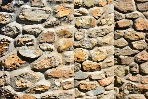 tres muros de piedras a diferentes distancias, textura