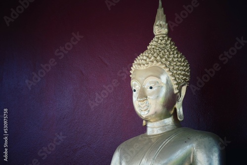 golden buddha statue © วอน จังมึง