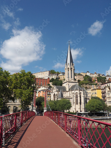 Eglise et Passerelle Saint-Georges à Lyon