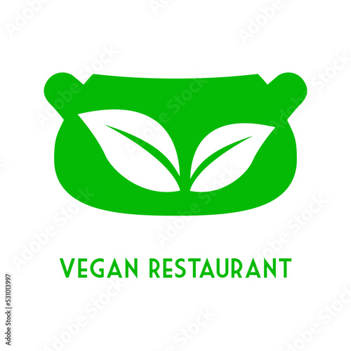 Concepto dieta vegana verde. Logo con texto Vegan Restaurant con silueta de cazuela y hojas de planta en espacio negativo