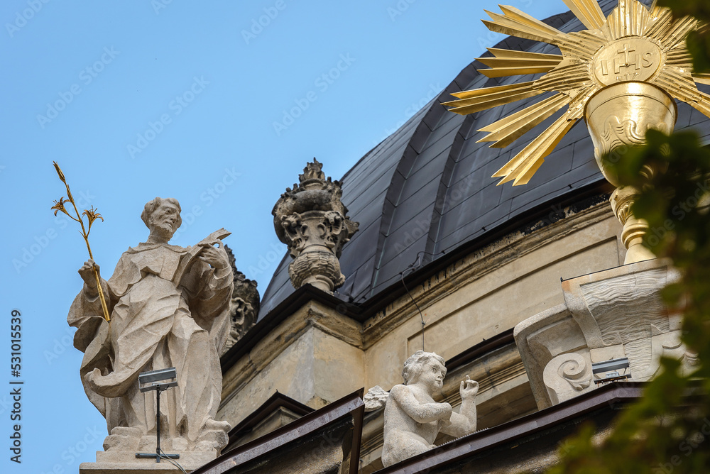 Obraz premium Lviv, UKraine - September 2022: Decorative elements of the Dominican church and monastery “Soli Deo Honor et Gloria”. Church of the Holy Eucharist. The pediment is decorated with statues of saints.