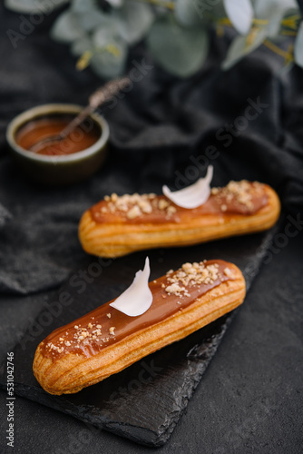 Obraz na plátně Traditional french dessert. eclair with caramel