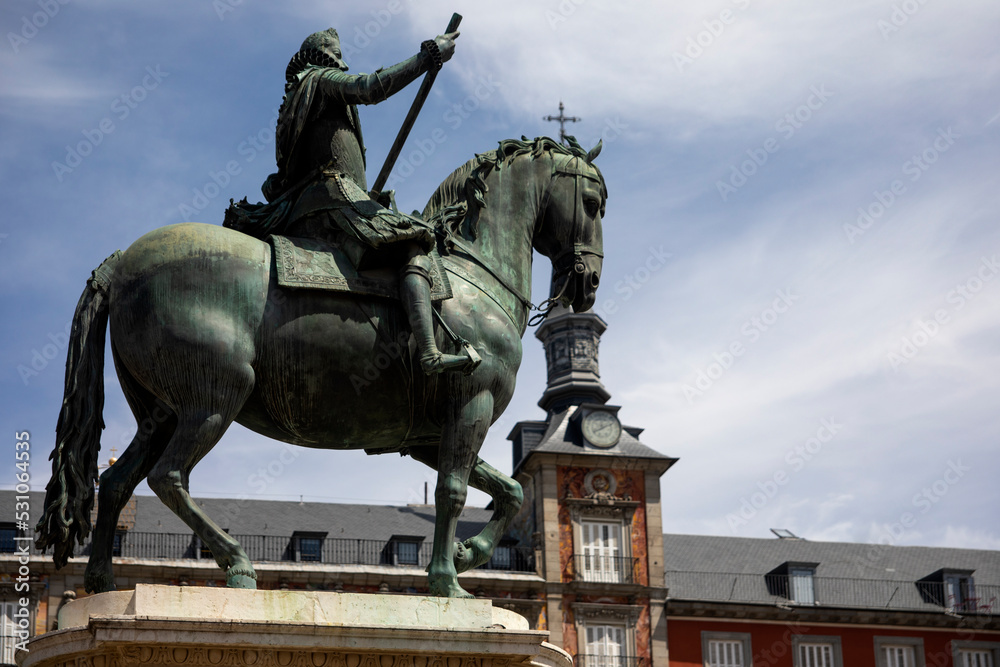 Obraz premium Statue of King Philip III of Spain, in the famous square of Madrid (Spain), this is a very famous and busy place in Madrid.