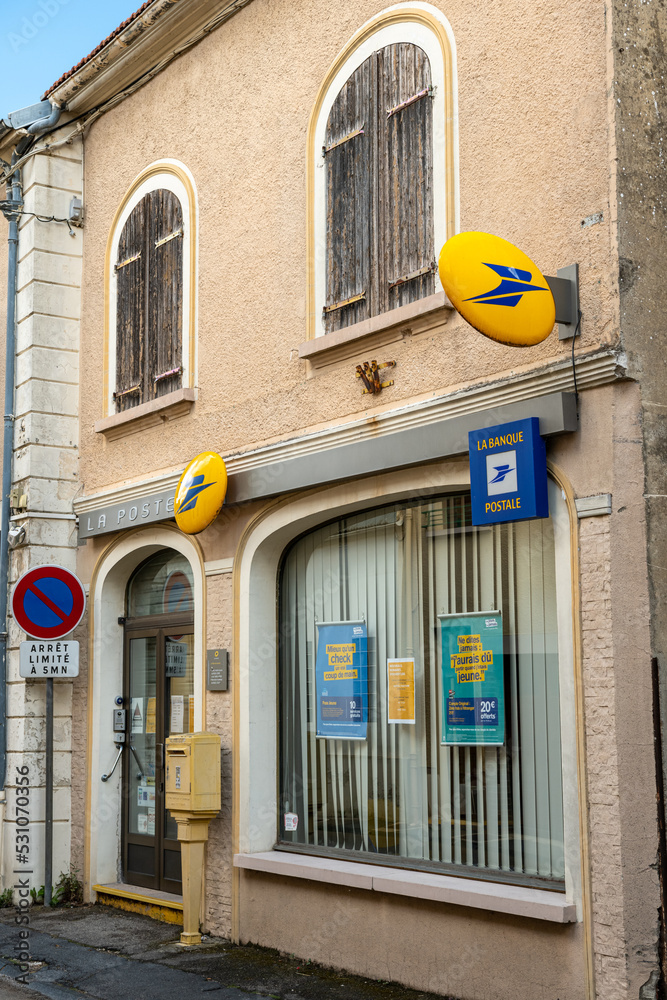 Foto de Bureau de poste dans un village. de la Marne. do Stock | Adobe ...