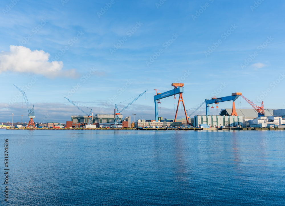 Kieler Hafen, die Werftanalgen von ThyssenKrupp und German Naval Yards