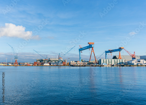 Kieler Hafen, die Werftanalgen von ThyssenKrupp und German Naval Yards