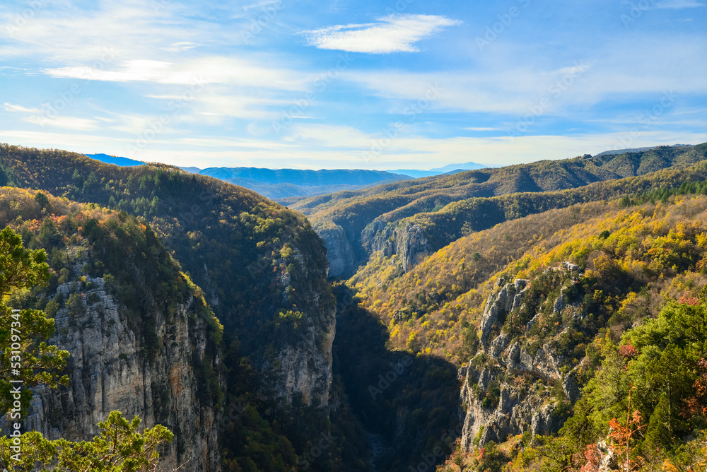 Naklejka premium Vikos gorge view from Tymfi mountain