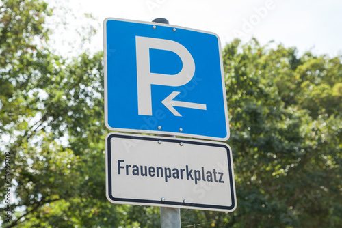 Frauenparkplatz