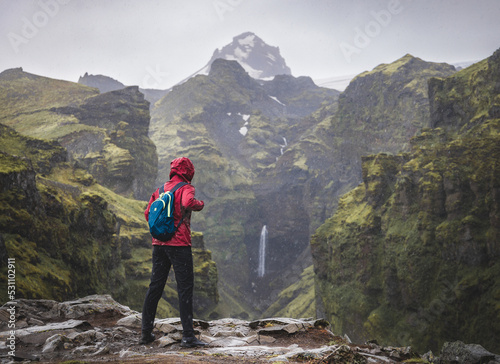 Obraz na płótnie Hiker Mountain Canyon Iceland w salonie