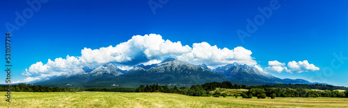 panorama of the mountains © Petr Belosicky foto