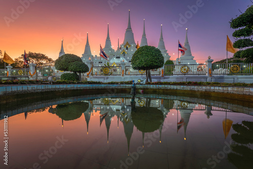 Photo Panorama of the chedi, Asokaram Temple, Samut Prakan, Thailand, reflection of th