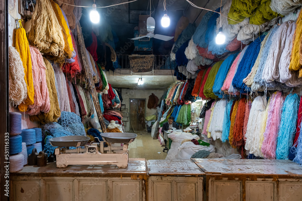 Obraz premium The Arab architecture of Kashan in Iran the city. Wool shop in the soco.